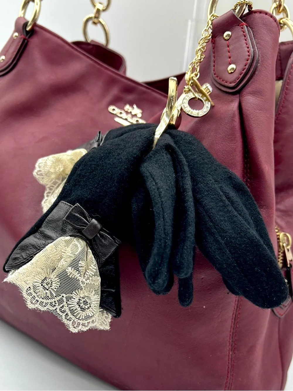 Anteprima Gold Fiori Flower Crystal Glove Holder Bag Charm Keychain Clip
